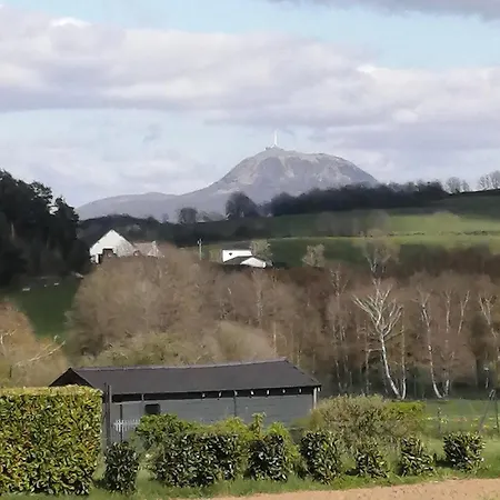 Entre Vulcania Et Le Sancy * Gelles