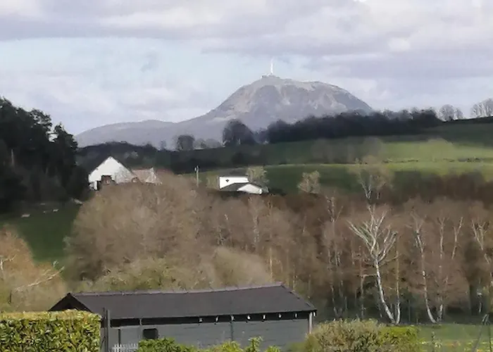 Entre Vulcania Et Le Sancy * Gelles